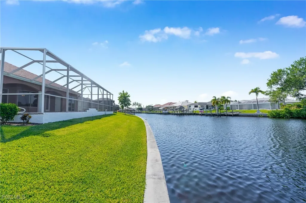 2202 SE 19th Place Cape Coral FL 33990