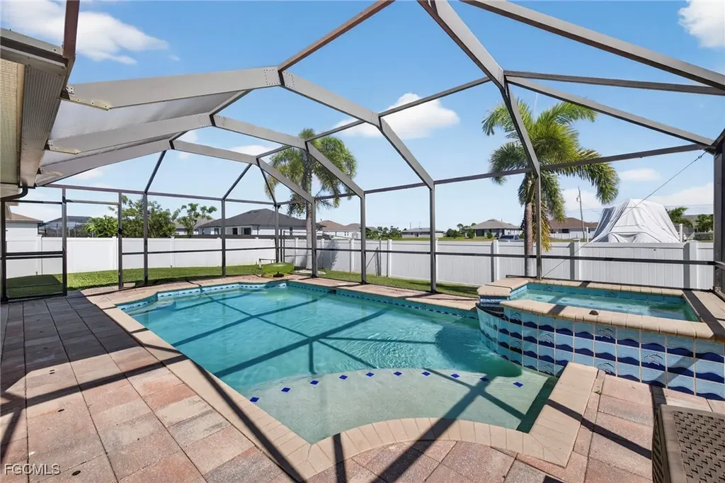 1633 NW 37th Place Cape Coral FL 33993