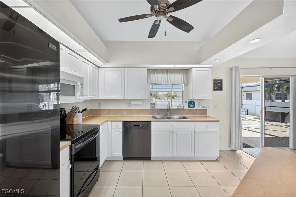 1633 NW 37th Place Cape Coral FL 33993