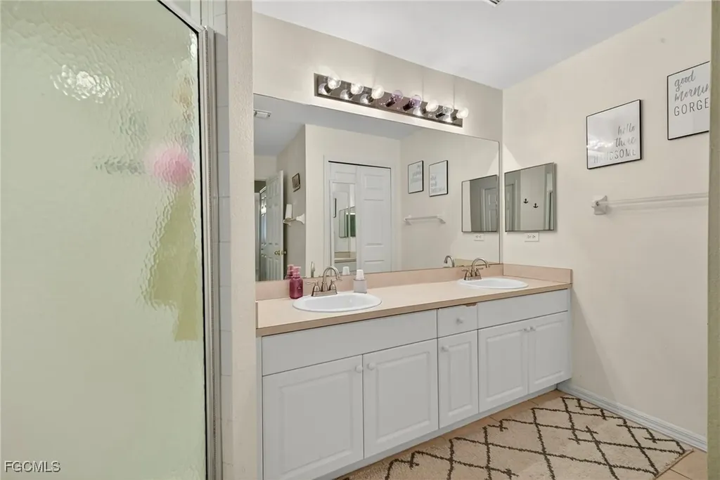 1633 NW 37th Place Cape Coral FL 33993