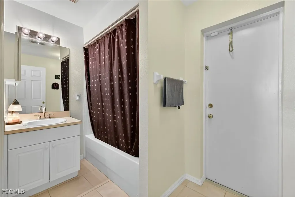 1633 NW 37th Place Cape Coral FL 33993