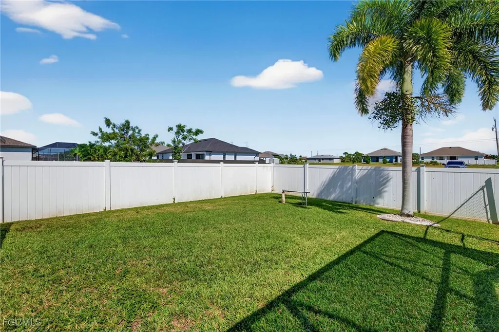 1633 NW 37th Place Cape Coral FL 33993