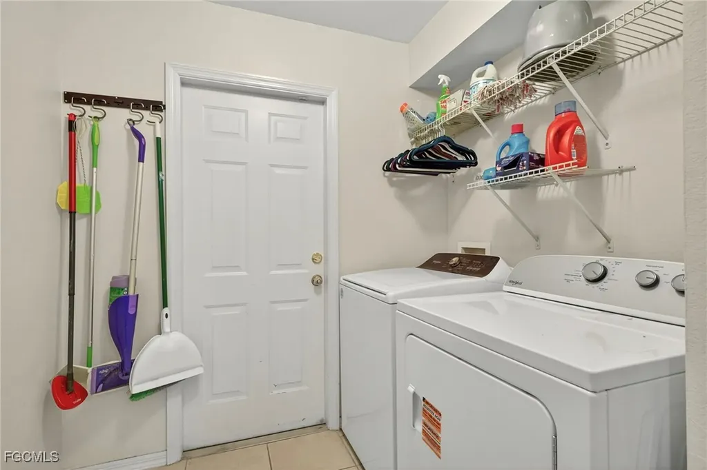1633 NW 37th Place Cape Coral FL 33993