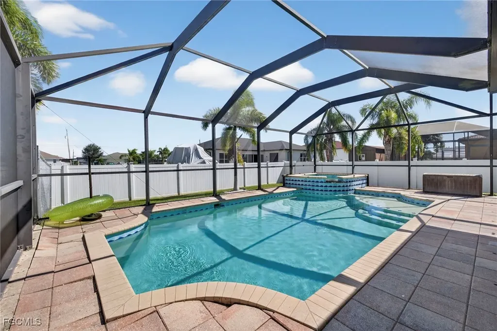 1633 NW 37th Place Cape Coral FL 33993