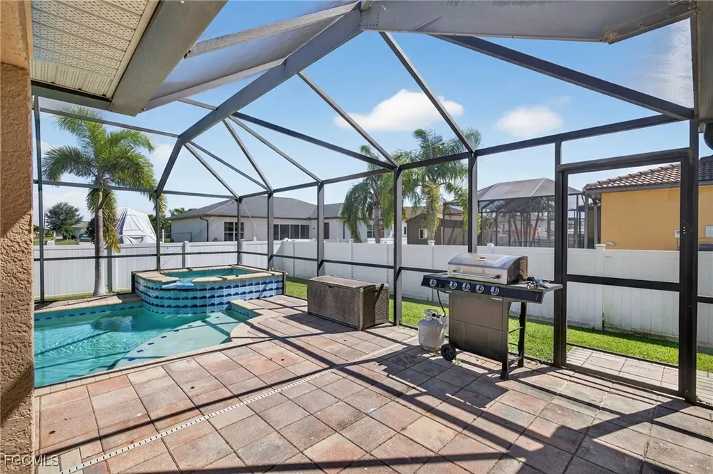 1633 NW 37th Place Cape Coral FL 33993