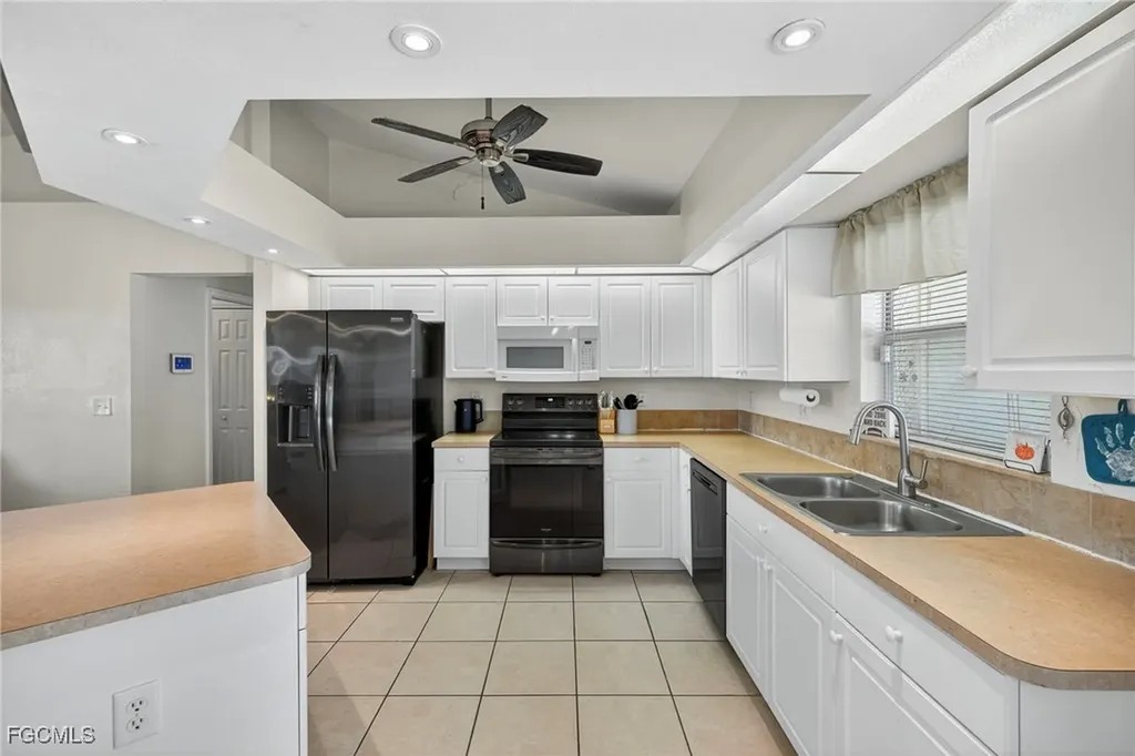 1633 NW 37th Place Cape Coral FL 33993