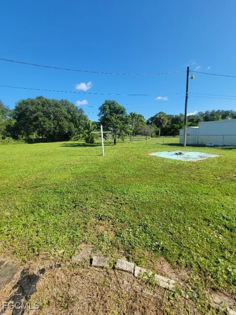2505 E 2nd Street Lehigh Acres FL 33936