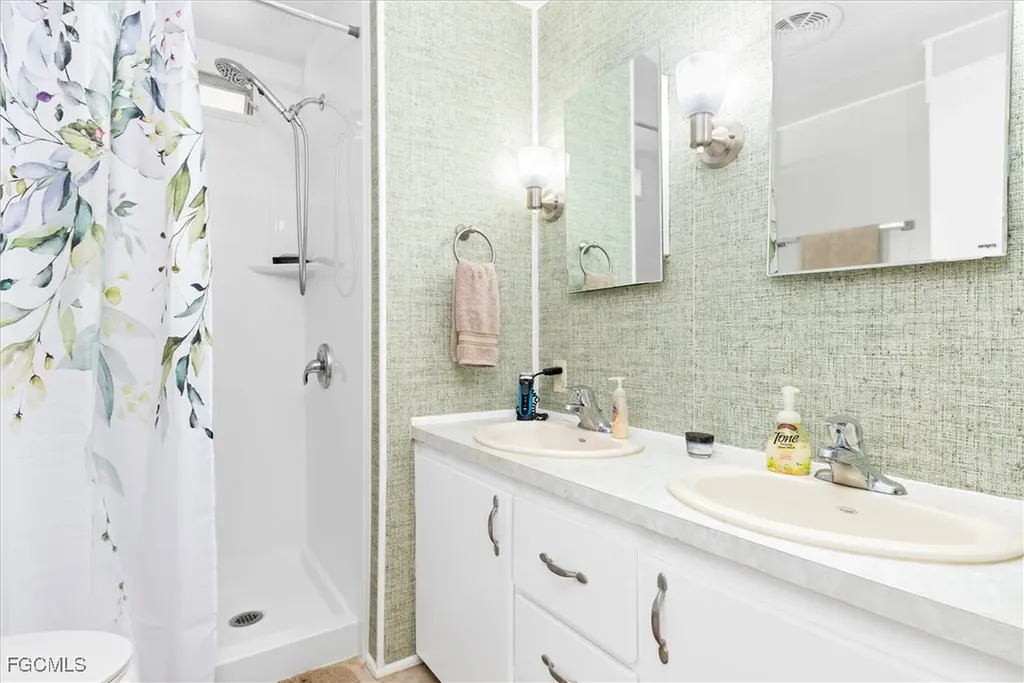 511 Crampton Lane North Fort Myers FL 33903