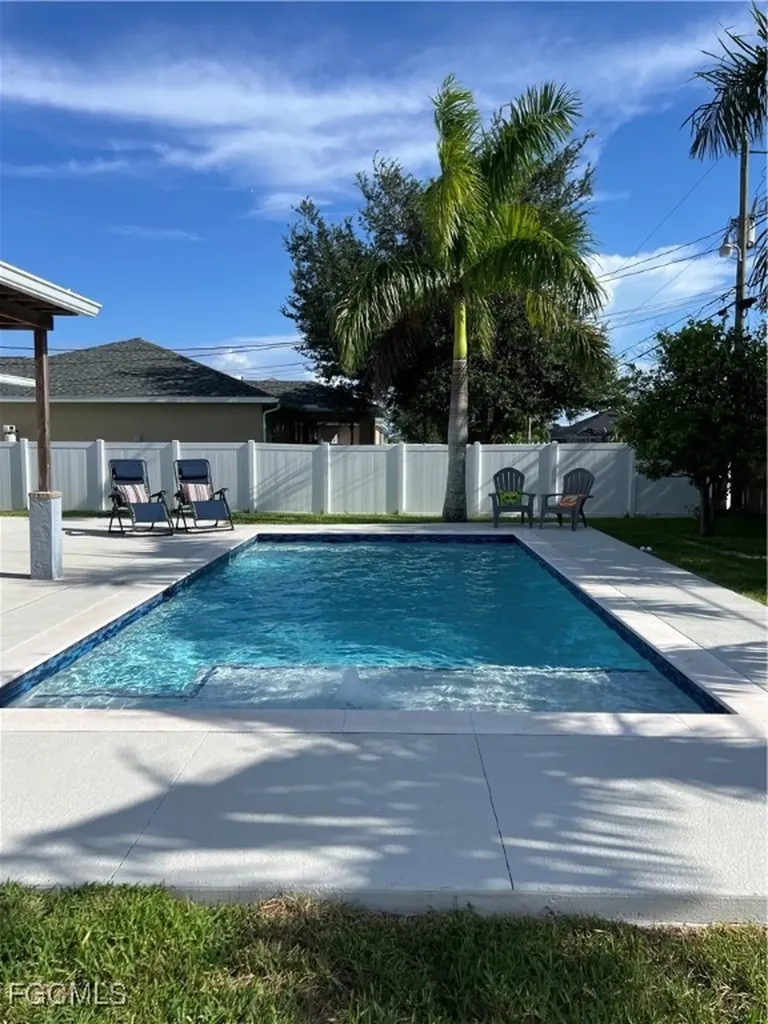 852 NE 7th Place Cape Coral FL 33909