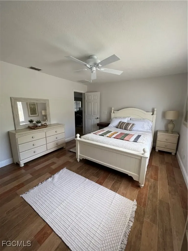852 NE 7th Place Cape Coral FL 33909