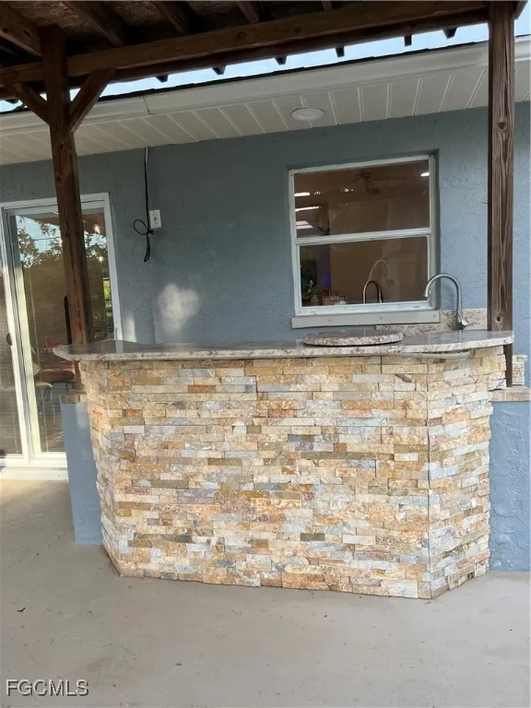 852 NE 7th Place Cape Coral FL 33909
