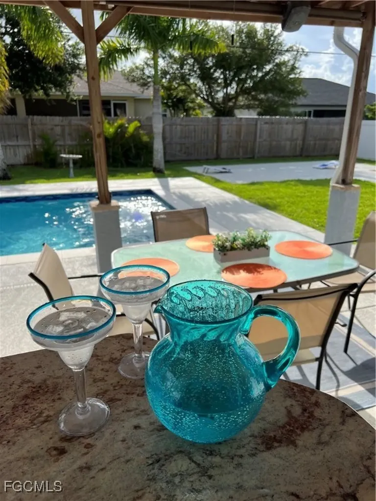 852 NE 7th Place Cape Coral FL 33909
