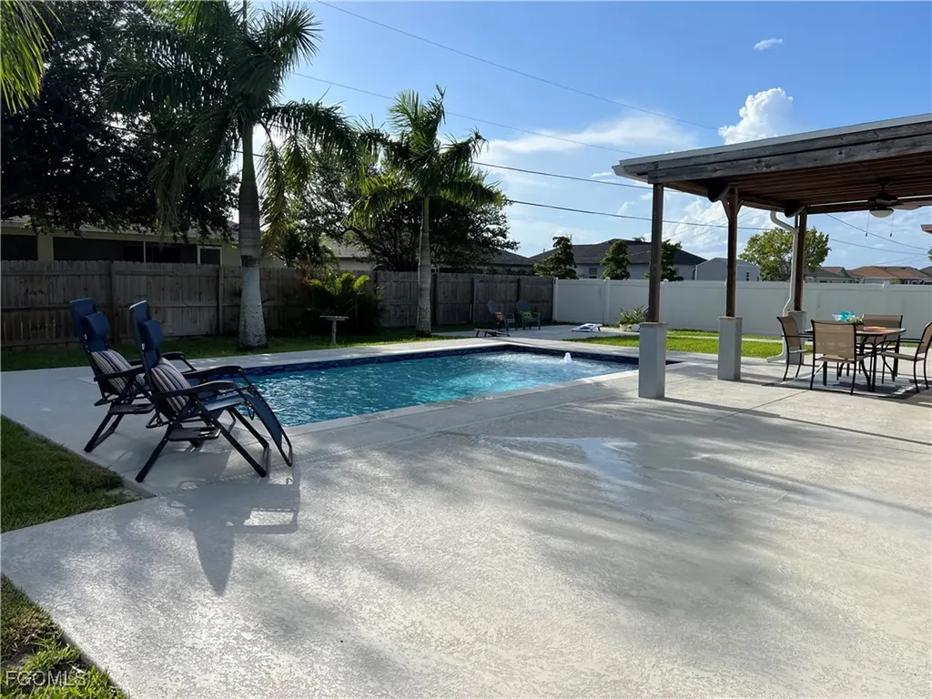 852 NE 7th Place Cape Coral FL 33909