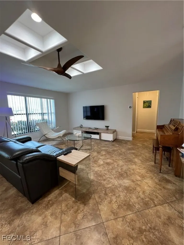 852 NE 7th Place Cape Coral FL 33909