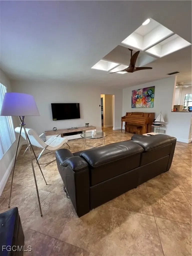 852 NE 7th Place Cape Coral FL 33909