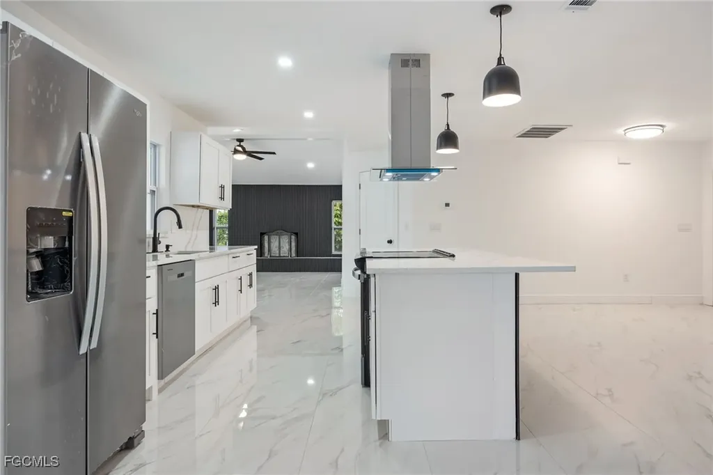 1124 NW 1st Place Cape Coral FL 33993