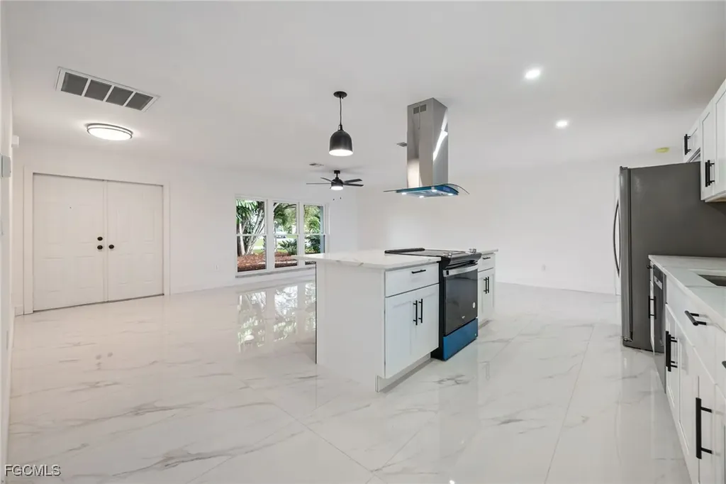 1124 NW 1st Place Cape Coral FL 33993