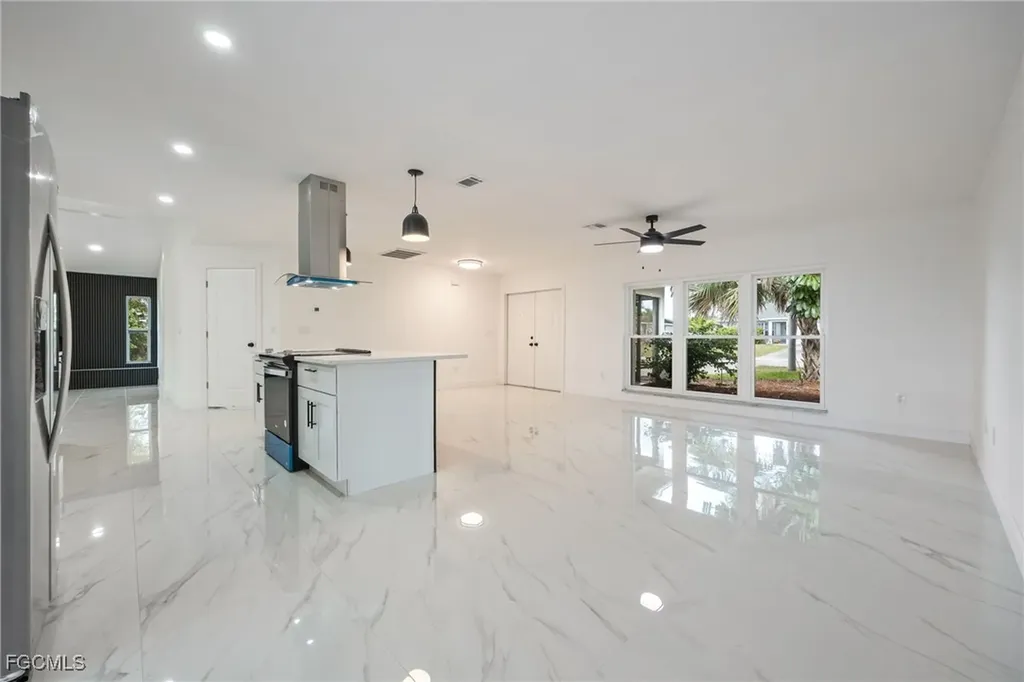 1124 NW 1st Place Cape Coral FL 33993