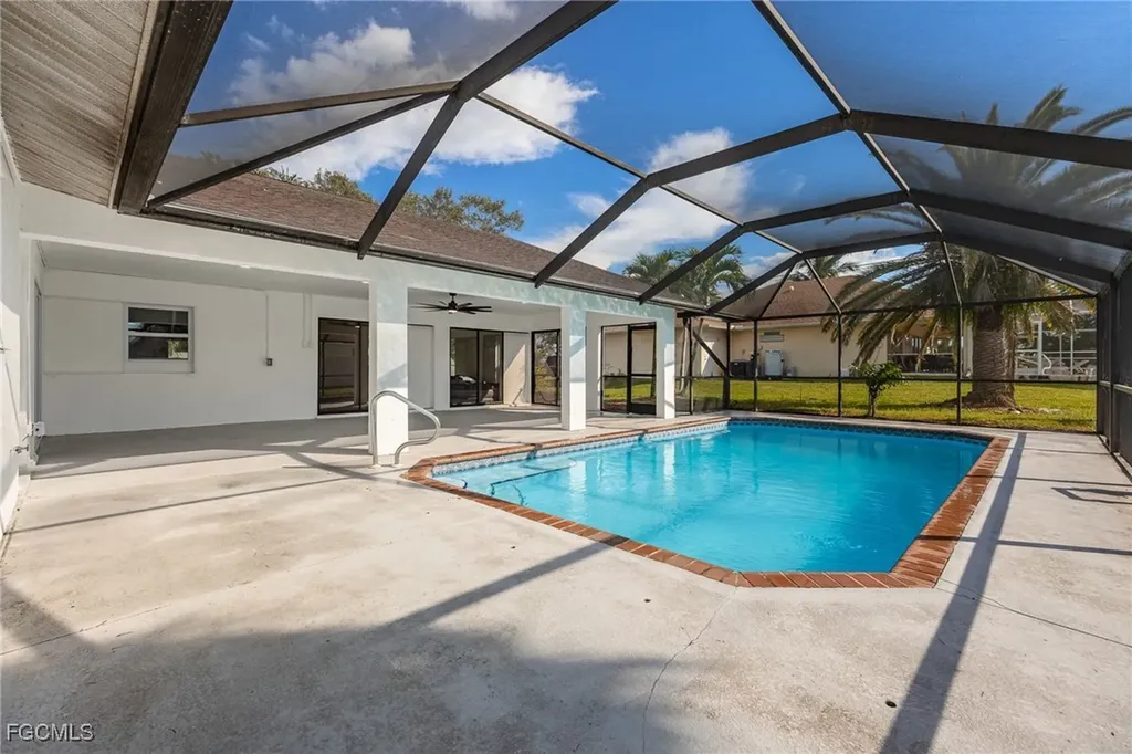 1124 NW 1st Place Cape Coral FL 33993