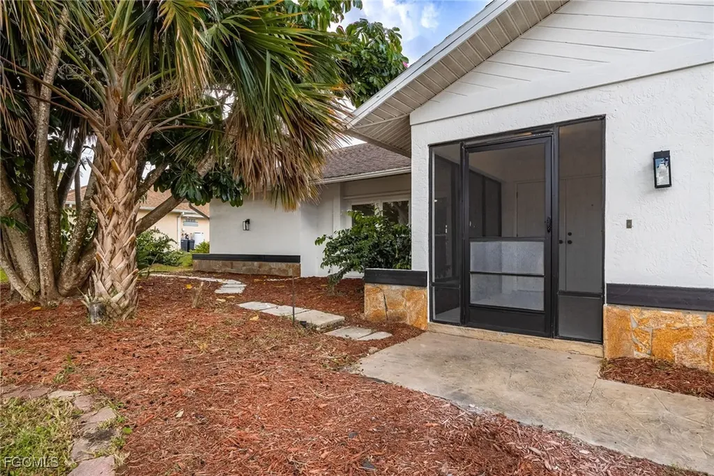 1124 NW 1st Place Cape Coral FL 33993