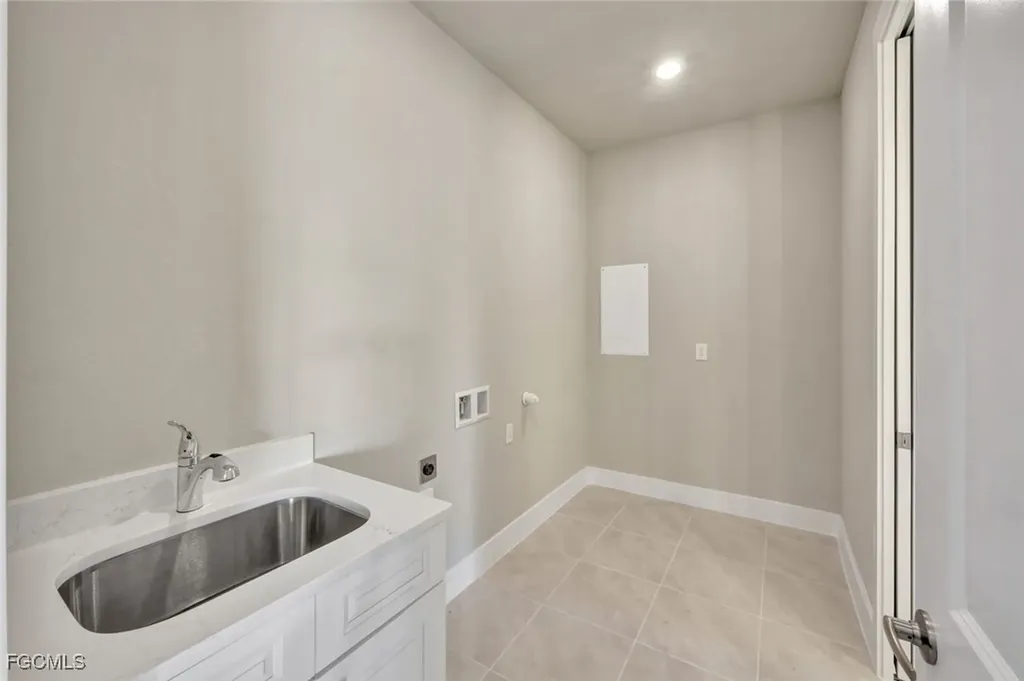 2721 SW 11th Avenue Cape Coral FL 33914