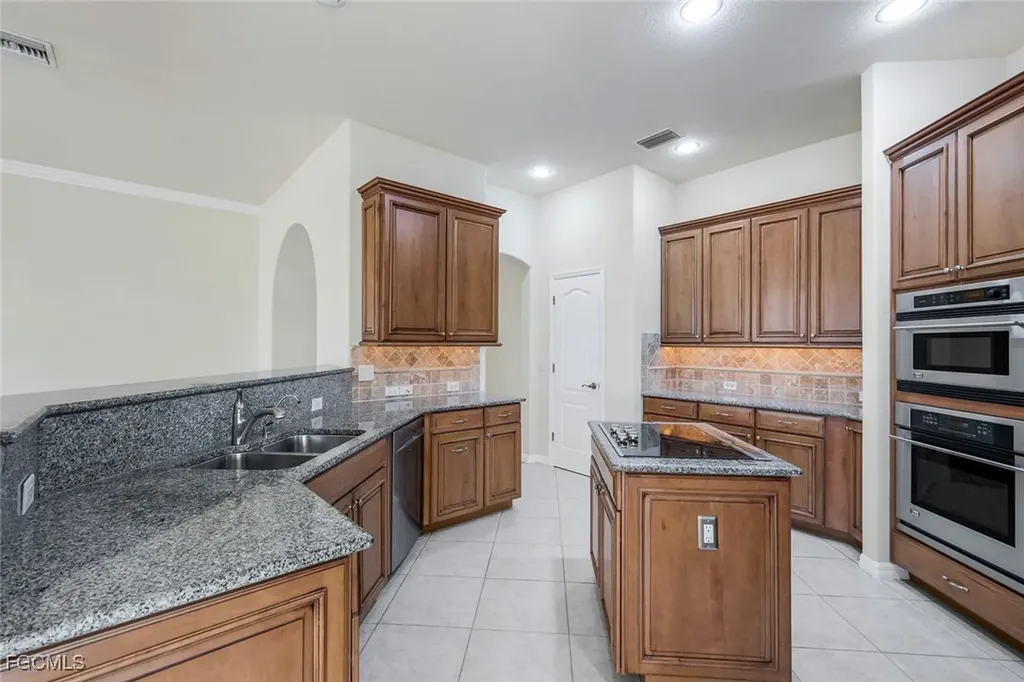 2832 SW 17th Avenue Cape Coral FL 33914