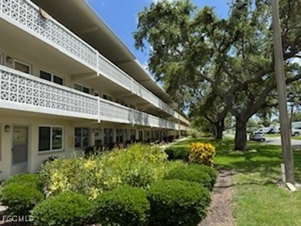 8101 11th N Street N St. Petersburg FL 33702