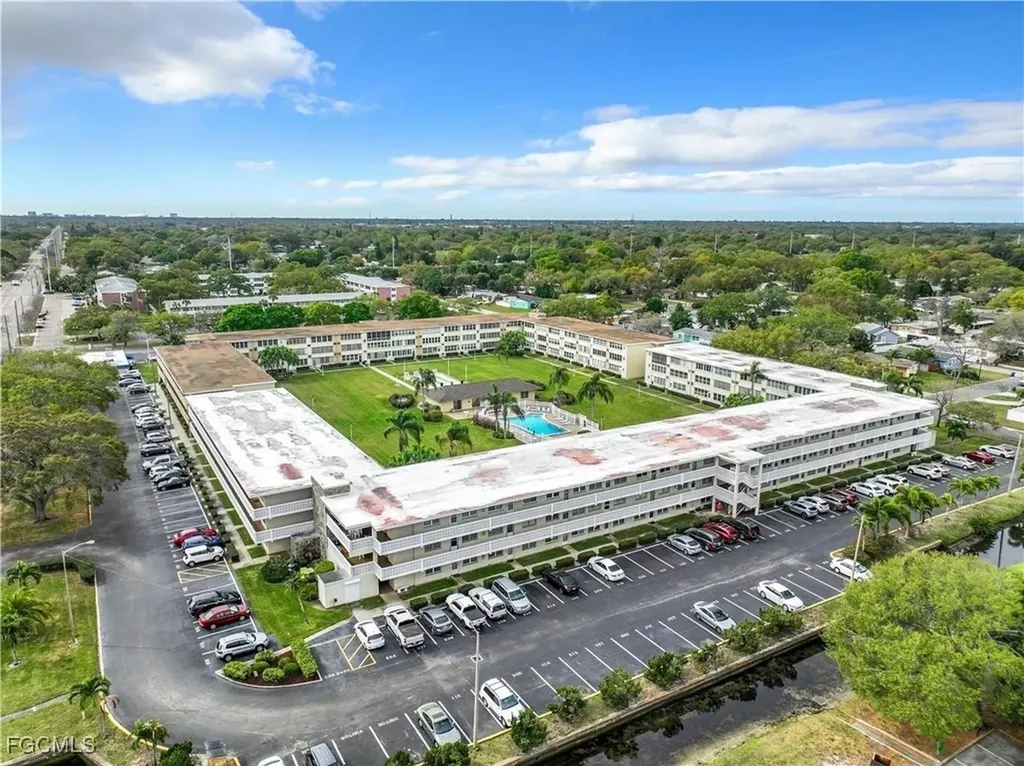 8101 11th N Street N St. Petersburg FL 33702