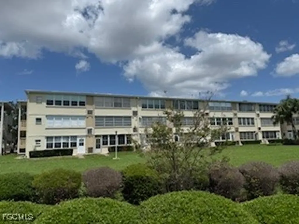 8101 11th N Street N St. Petersburg FL 33702