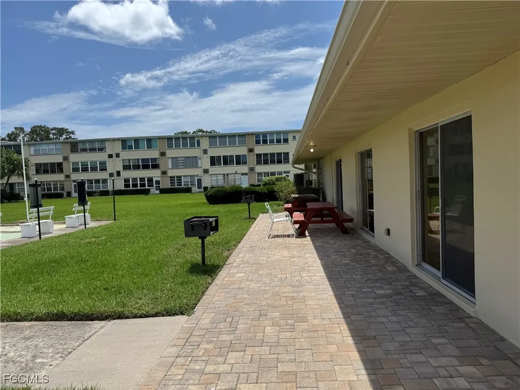 8101 11th N Street N St. Petersburg FL 33702