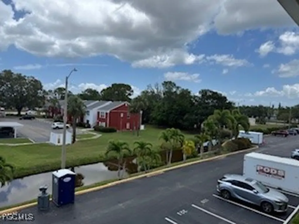 8101 11th N Street N St. Petersburg FL 33702