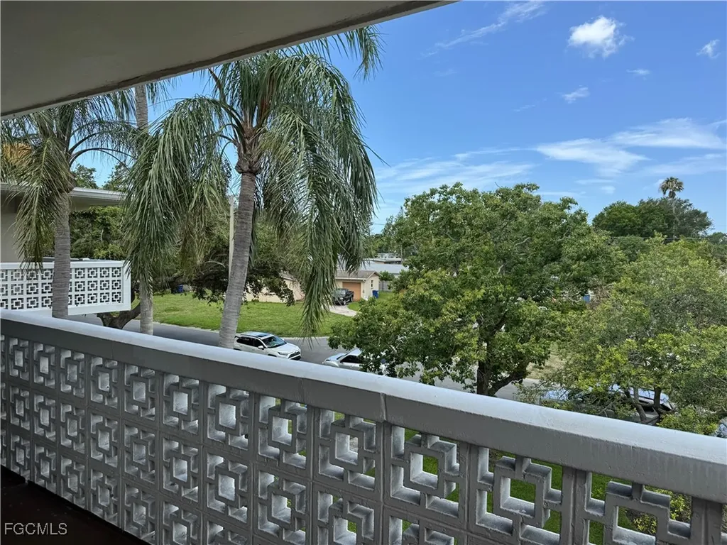 8101 11th N Street N St. Petersburg FL 33702