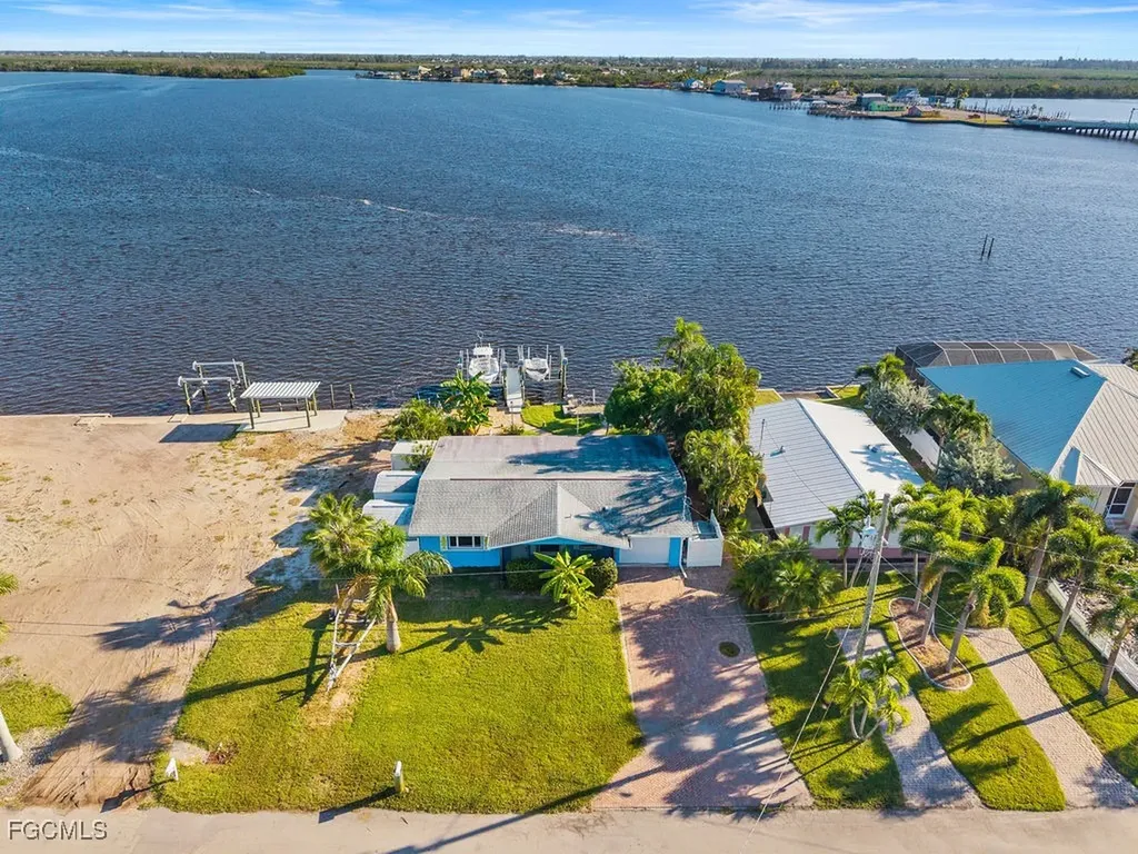 2504 Bayshore Drive Matlacha FL 33993