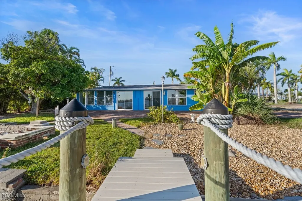 2504 Bayshore Drive Matlacha FL 33993