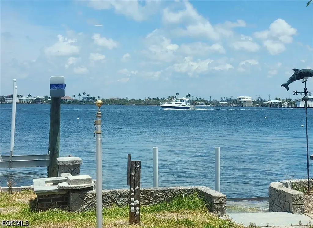 2504 Bayshore Drive Matlacha FL 33993