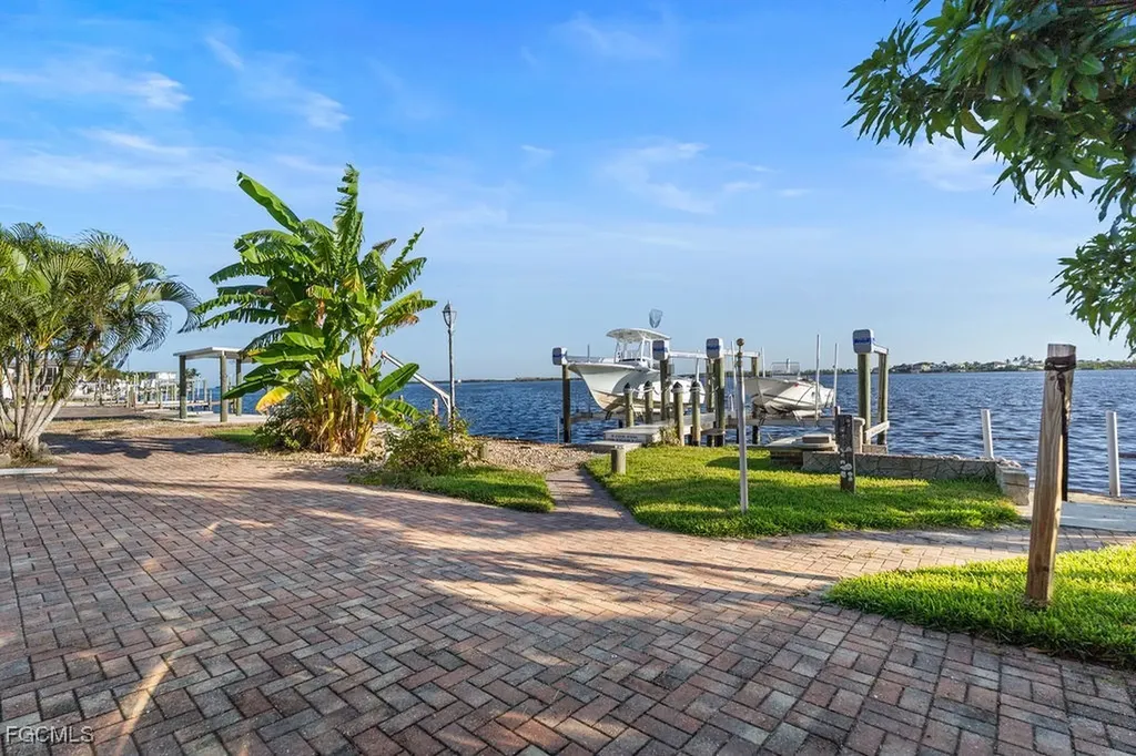 2504 Bayshore Drive Matlacha FL 33993