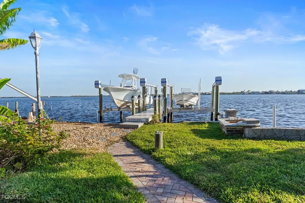 2504 Bayshore Drive Matlacha FL 33993