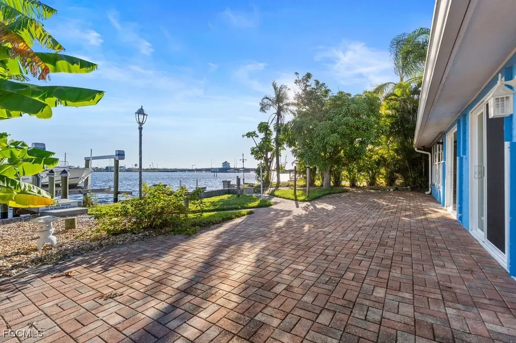 2504 Bayshore Drive Matlacha FL 33993