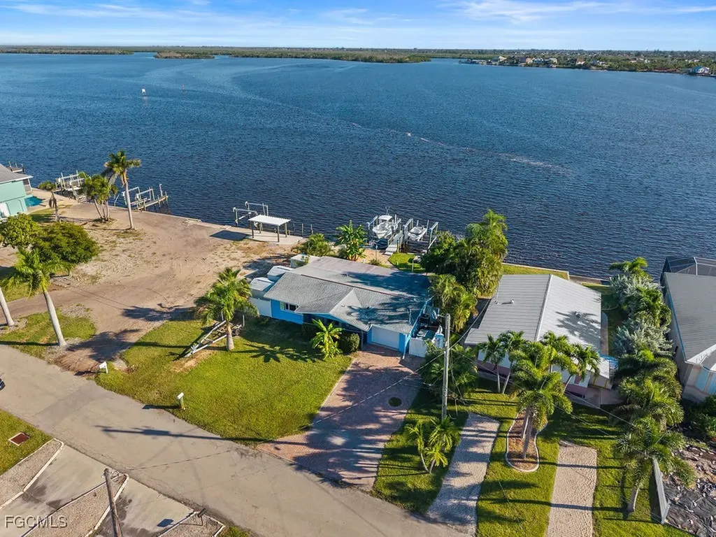 2504 Bayshore Drive Matlacha FL 33993