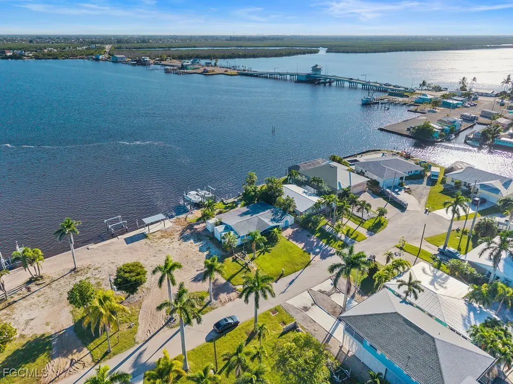 2504 Bayshore Drive Matlacha FL 33993
