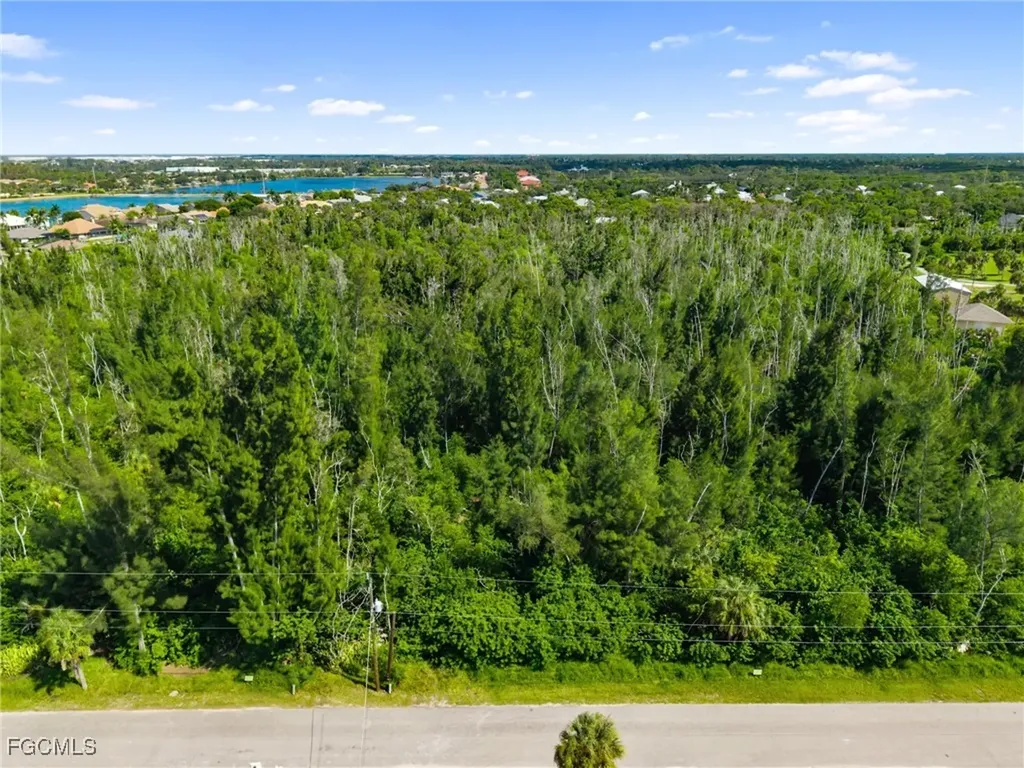 18181 Pioneer Road Fort Myers FL 33908