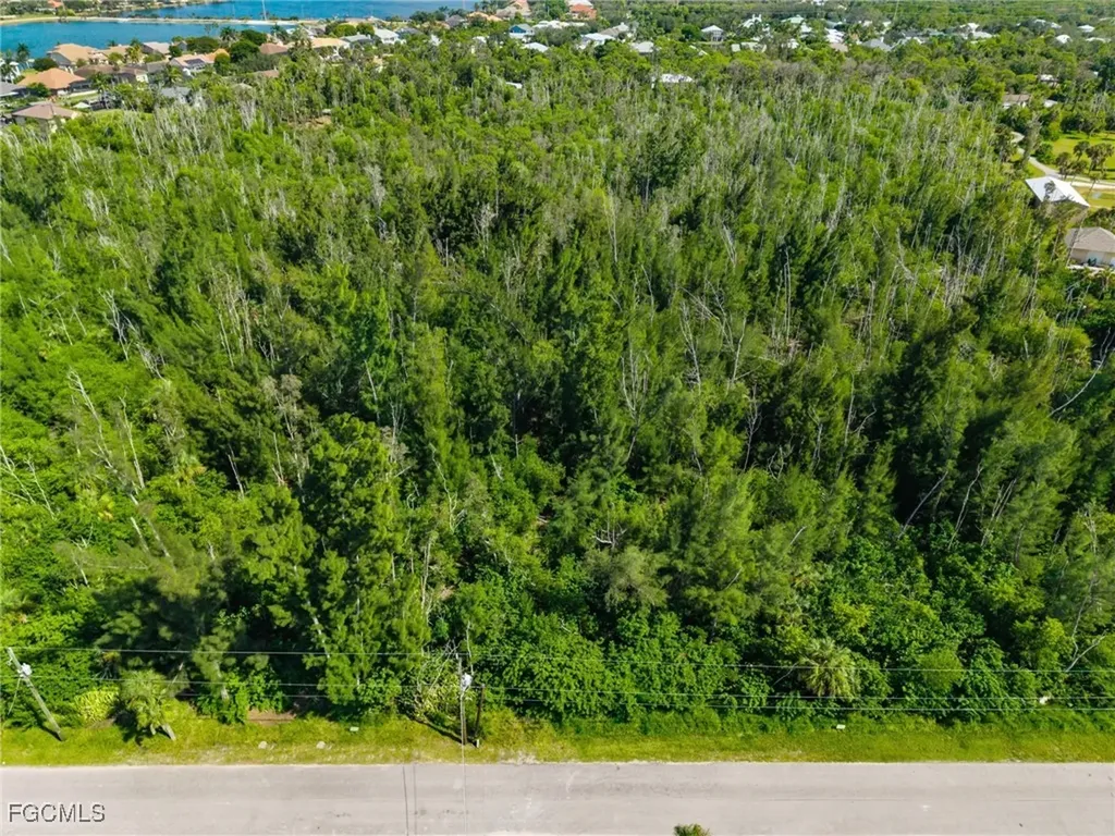 18181 Pioneer Road Fort Myers FL 33908