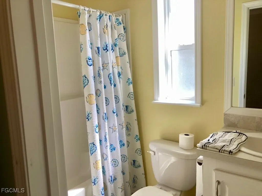 325 Shoreland Drive E Fort Myers FL 33905