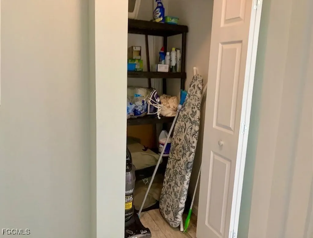 325 Shoreland Drive E Fort Myers FL 33905