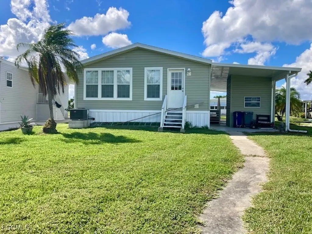 325 Shoreland Drive E Fort Myers FL 33905
