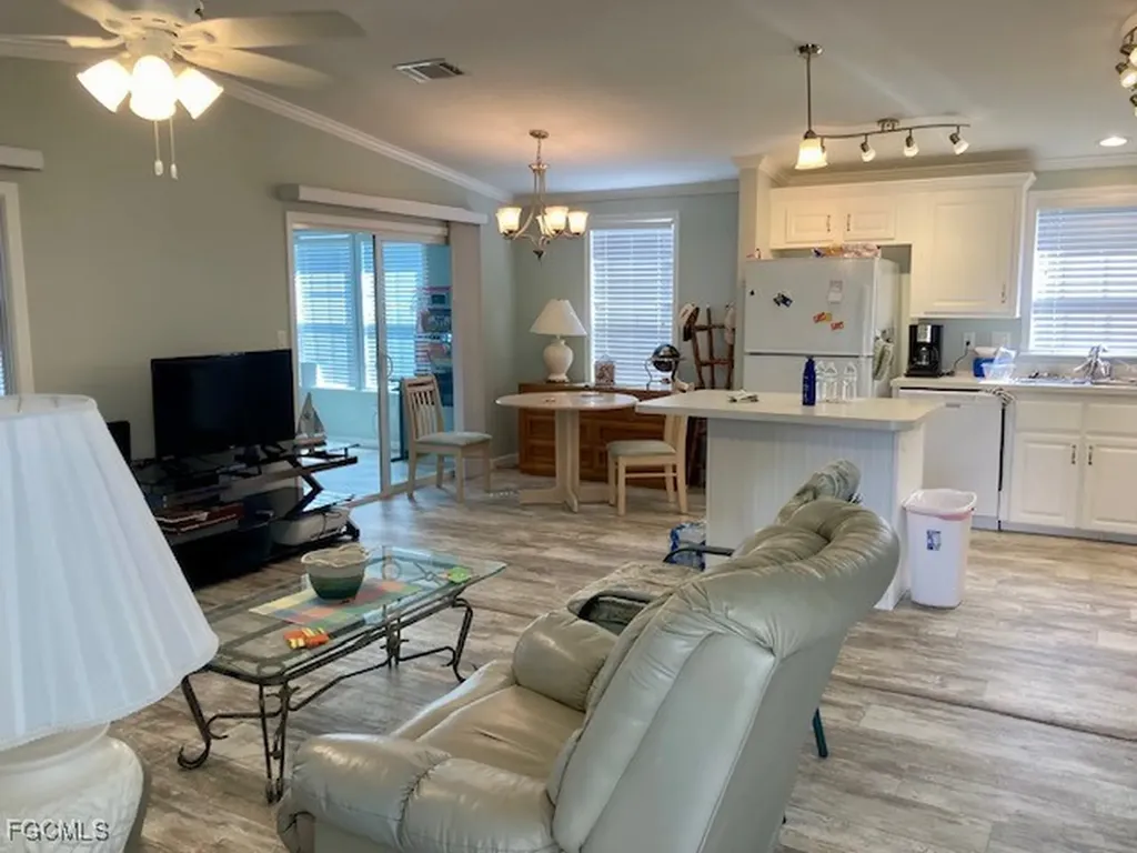 325 Shoreland Drive E Fort Myers FL 33905