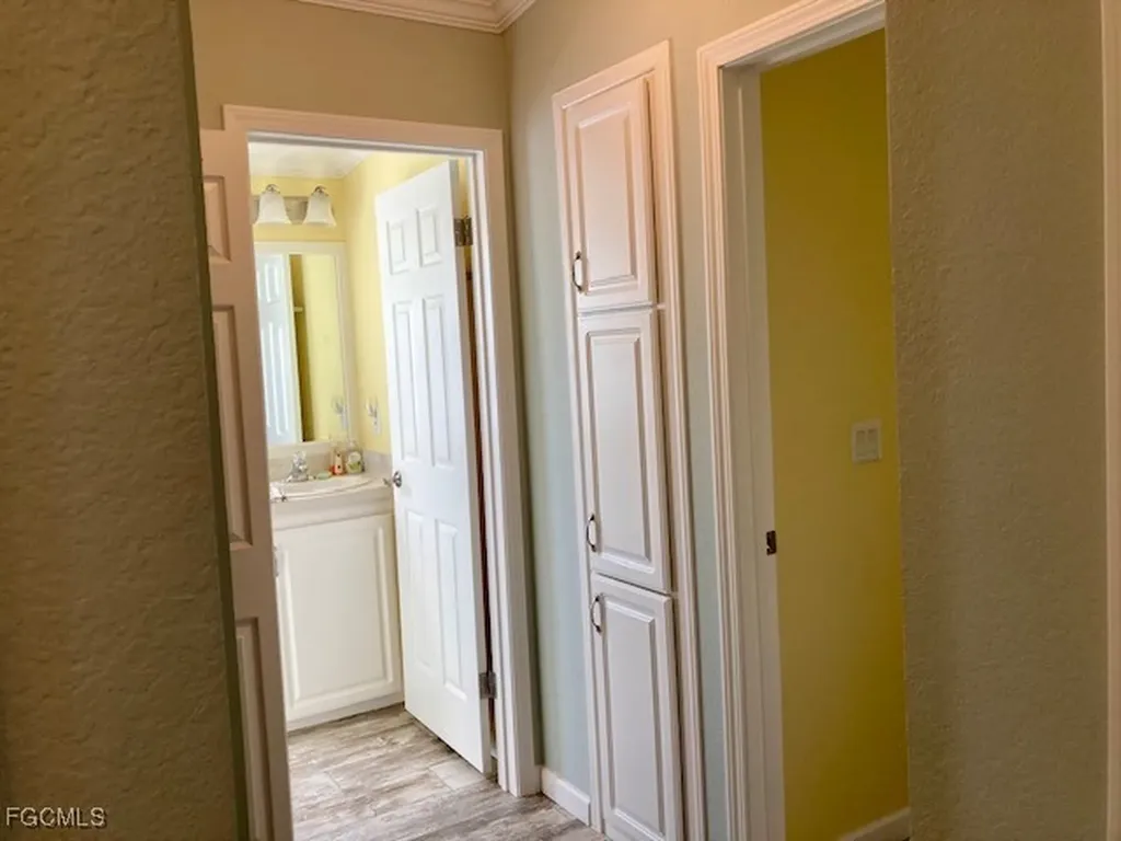 325 Shoreland Drive E Fort Myers FL 33905