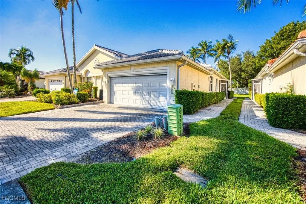 Fort Myers FL, 13616 Gulf Breeze Street