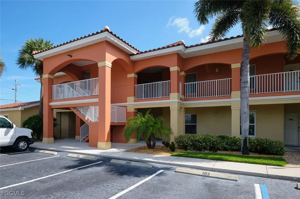 Fort Myers FL, 15969 Mandolin Bay Drive, Unit 205