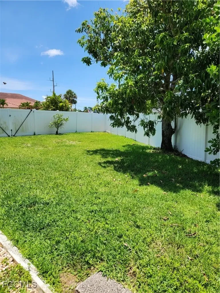 207 SE 47th Terrace Cape Coral FL 33904